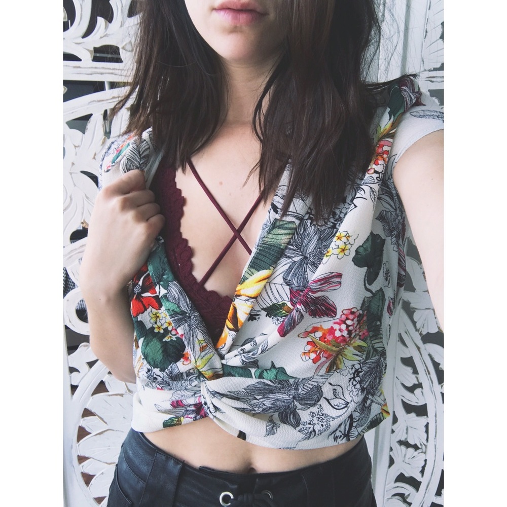 🎀 3 for $30! 🎀 Burgundy Lace X-strap Bralette - Picture 7 of 8
